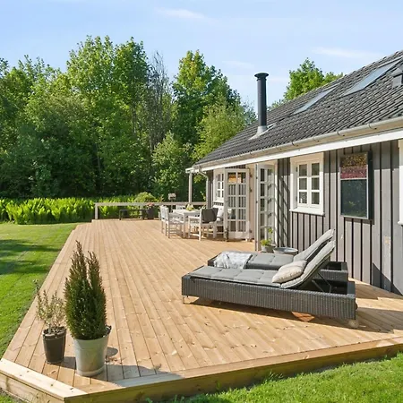 Holiday home Veljan - 1-2km From The Sea By Interhome *